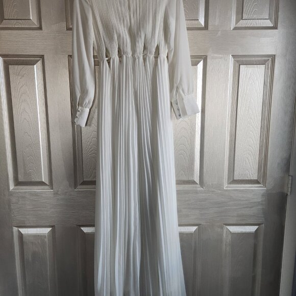 NEW White floor length pleated long sleeve cutout gown Size 8 - Picture 10 of 16